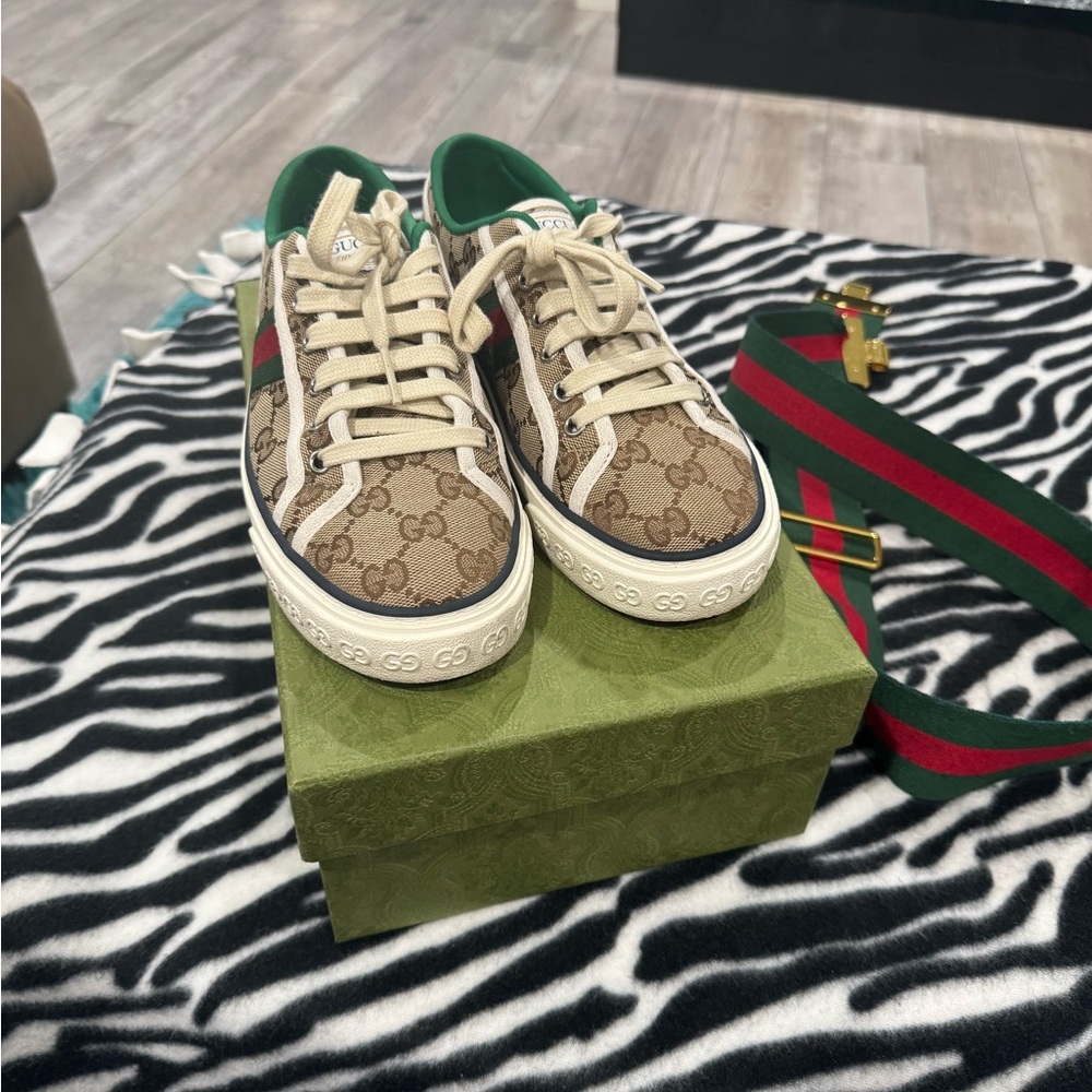 Gucci Beige and Green Sneakers